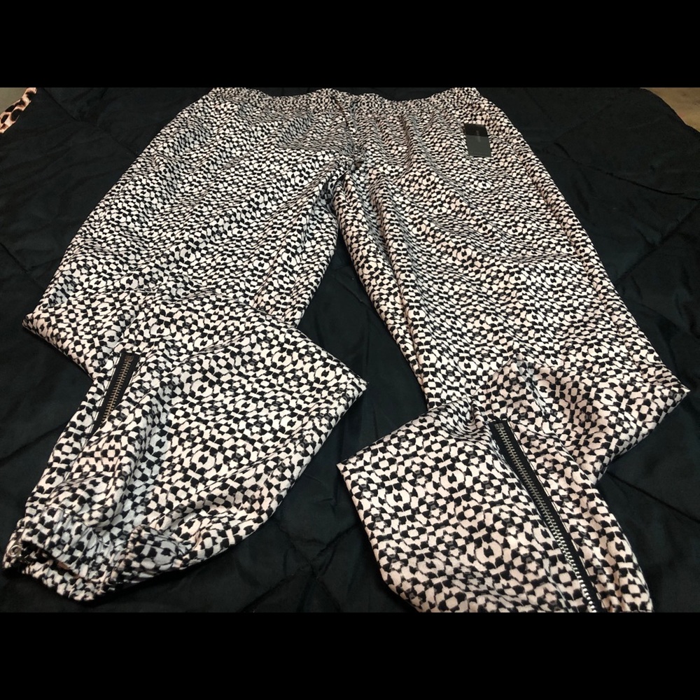 Women’s leisure dress pants